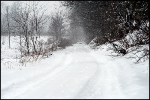 Weg durch Schnee